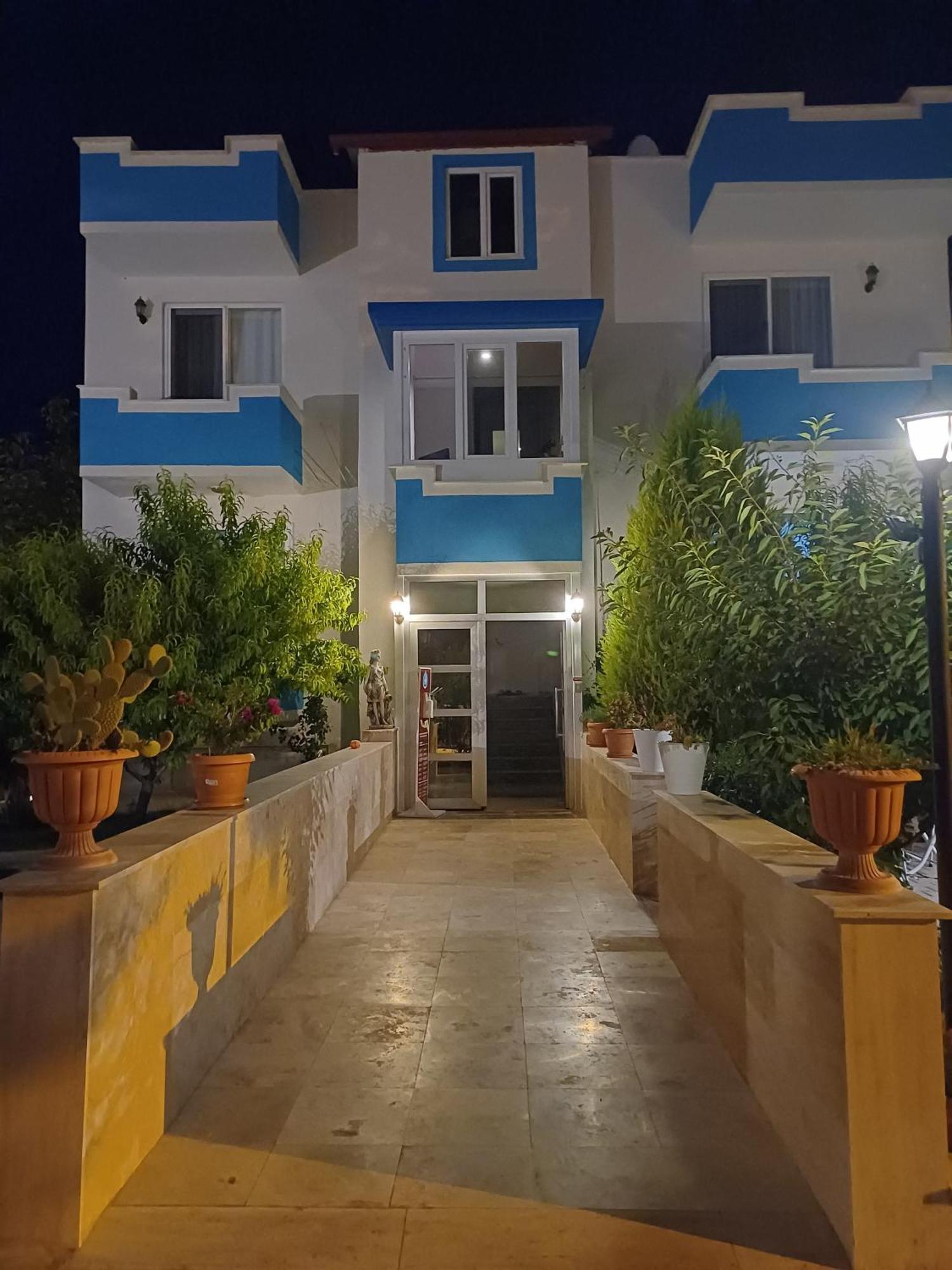 The Cotton House לינה וארוחת בוקר 2*