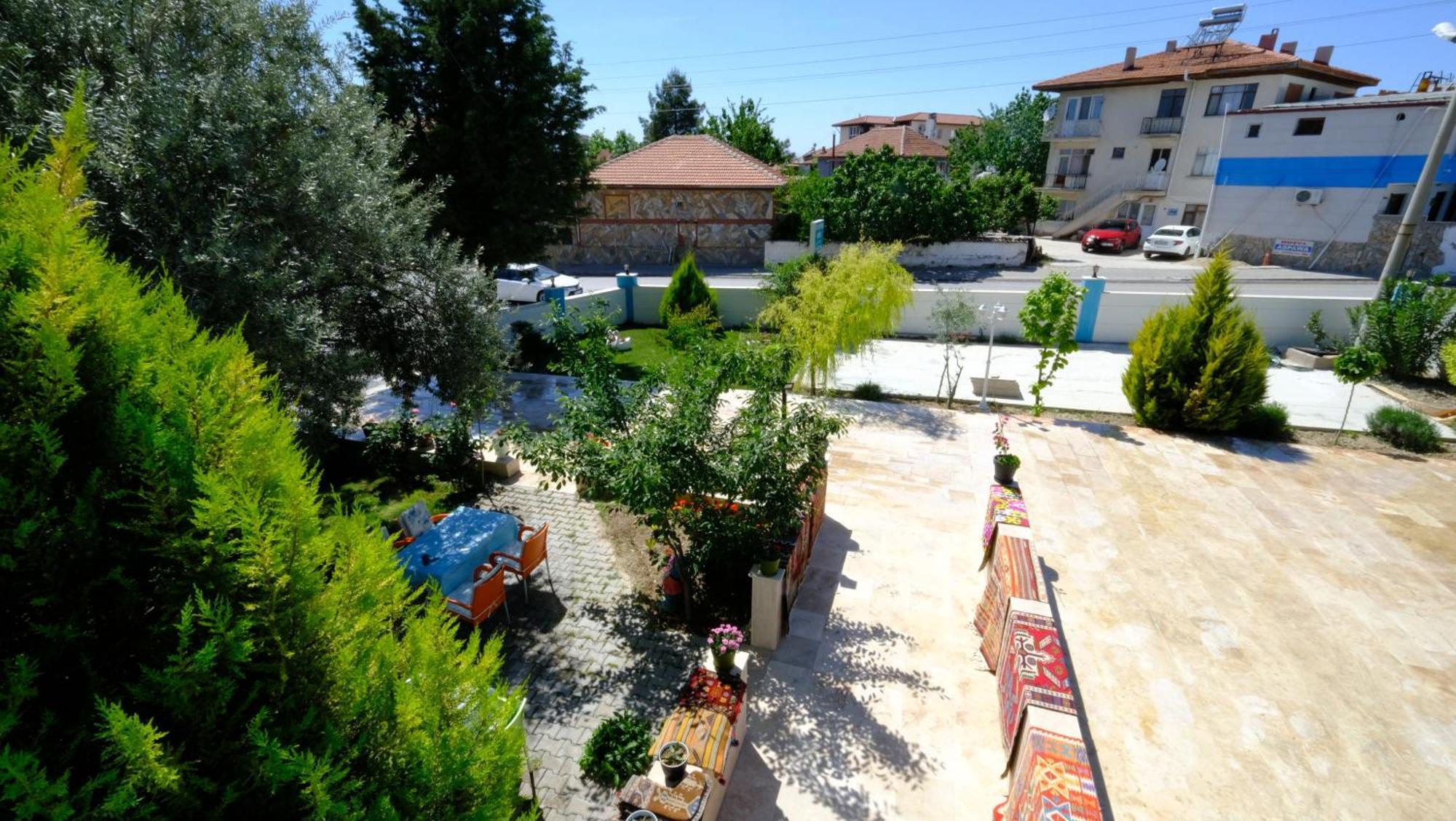 The Cotton House לינה וארוחת בוקר