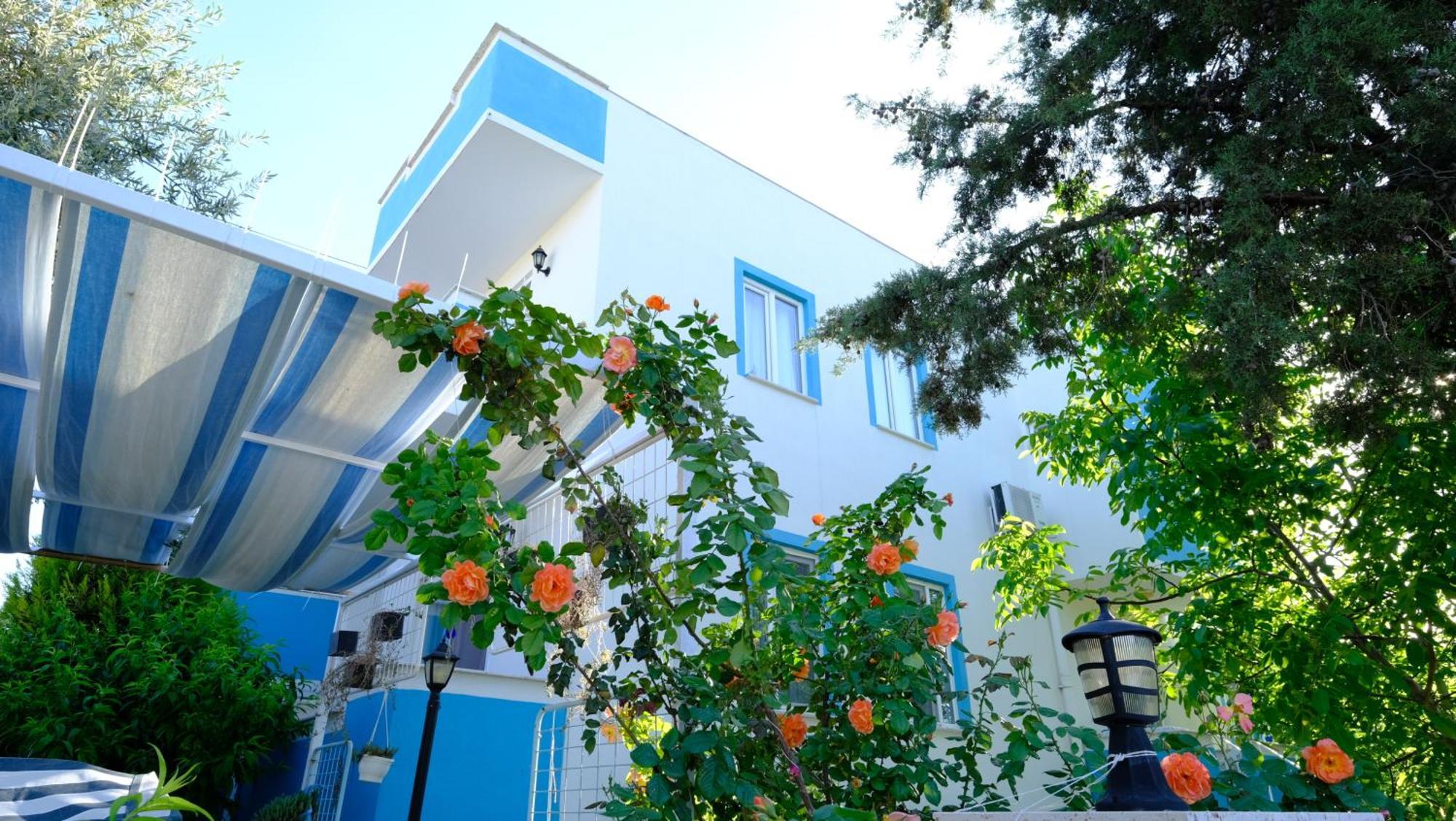 לינה וארוחת בוקר The Cotton House
